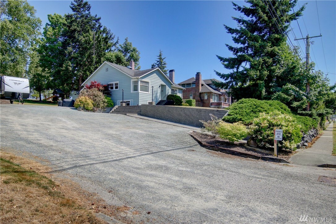 Property Photo:  622 N 8th St  WA 98273 