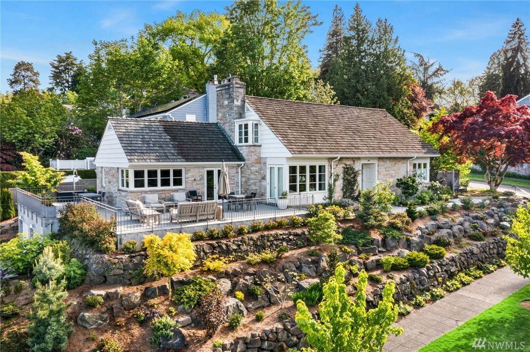 Property Photo:  3801 E Highland Dr  WA 98112 