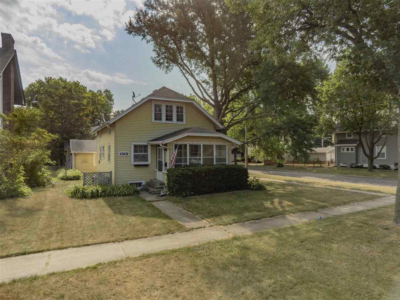 Property Photo:  1901 Melrose Street  IL 61103 