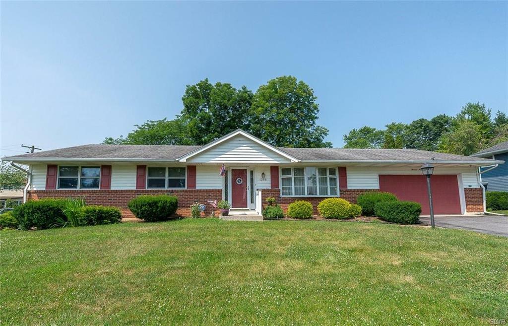 Property Photo:  1398 Walnut Lane  PA 18062 