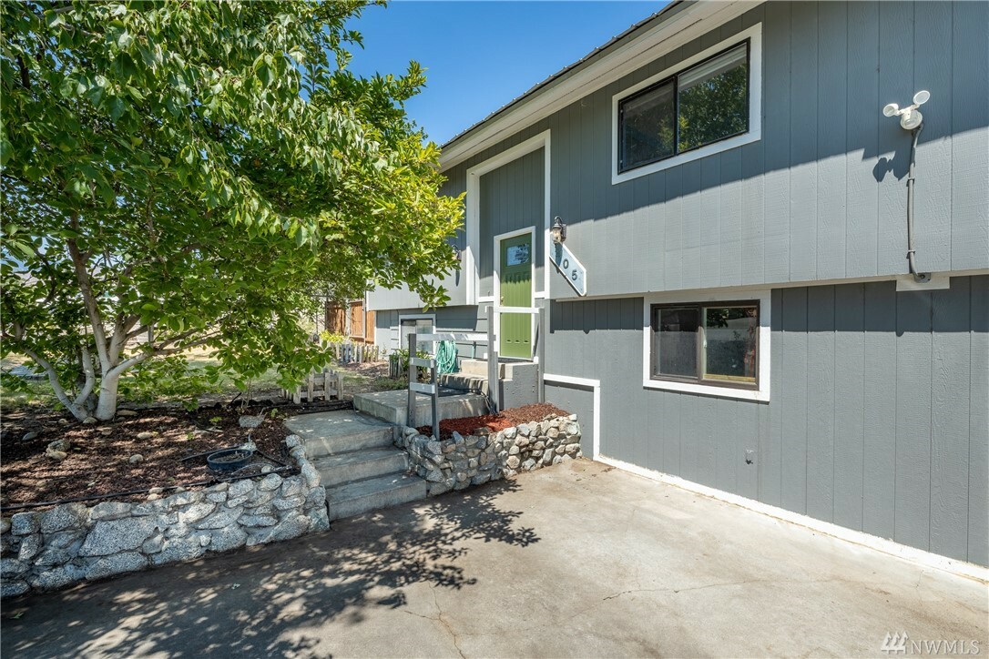 Property Photo:  205 Wilshire  WA 98802 