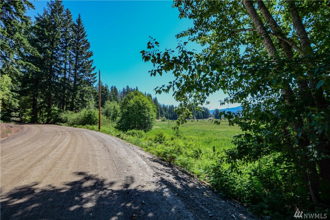 Property Photo:  30 Xx Pasco Rd  WA 98922 