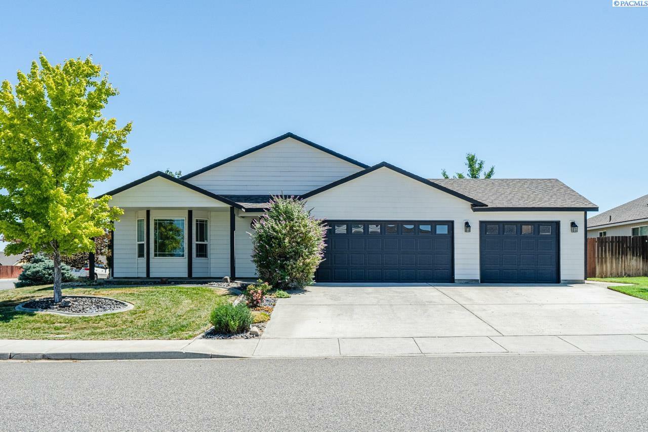 Property Photo:  5211 Buchanan Ln  WA 99301 