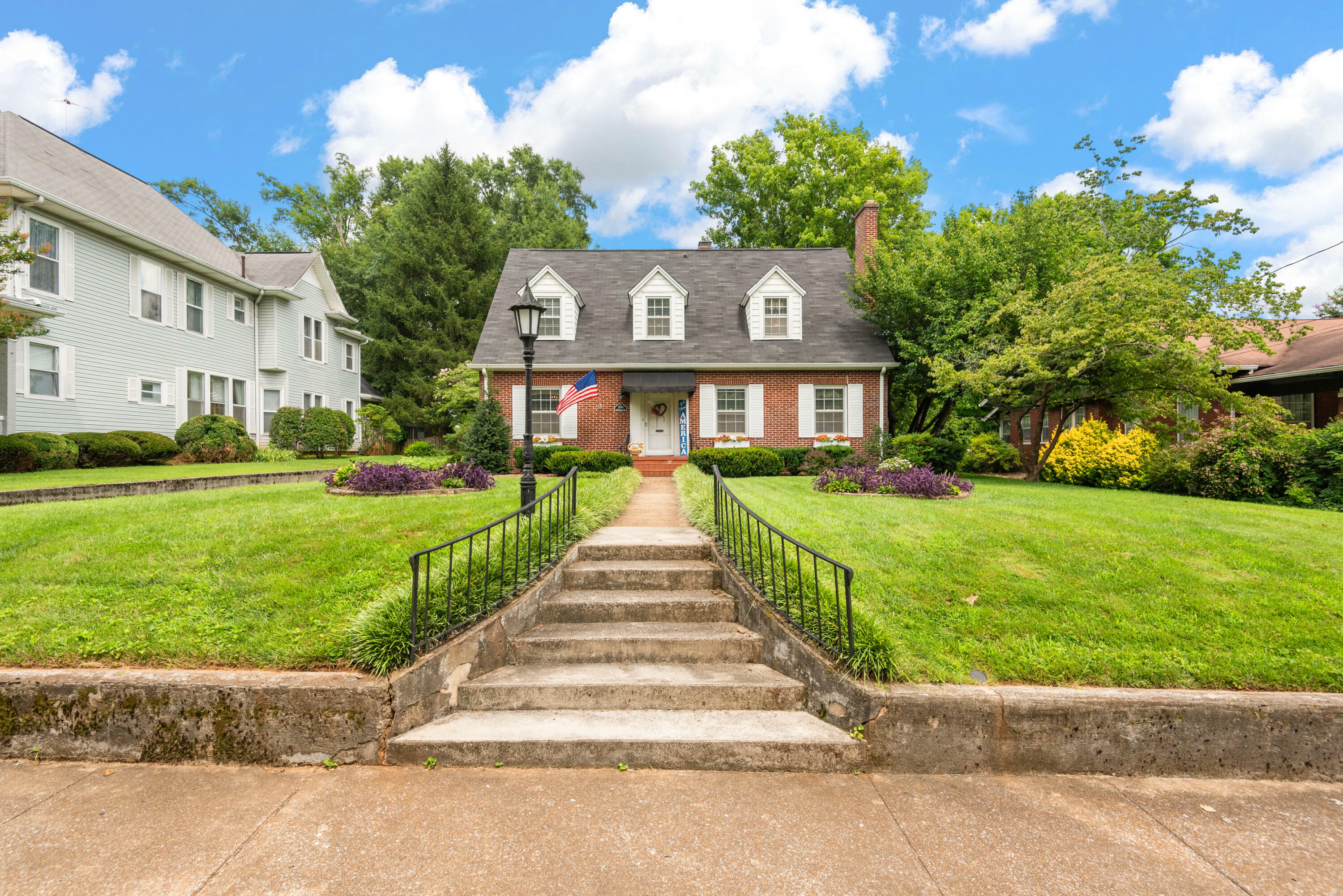 Property Photo:  402 Mayes Ave  TN 37874 