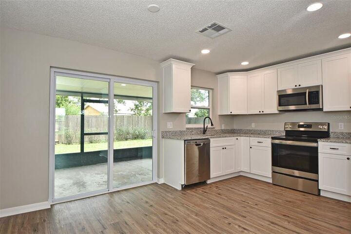 Property Photo: 858 Aspenwood Circle FL 34743