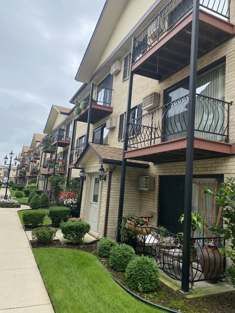 Property Photo: 5147 N East River Road 246 IL 60656