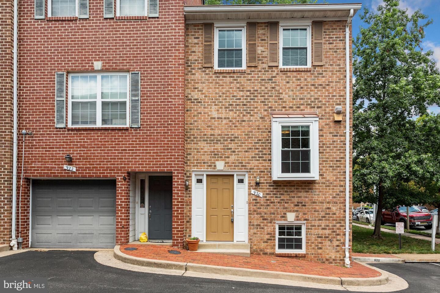 Property Photo: 920 S Rolfe Street VA 22204