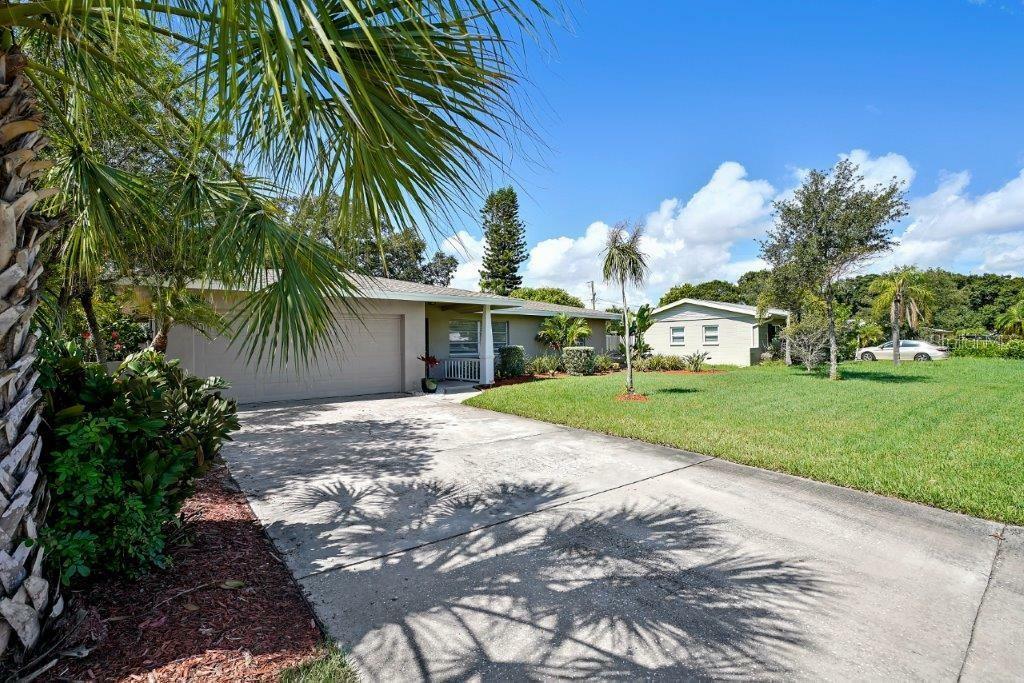 Property Photo: 190 45th Avenue NE FL 33703