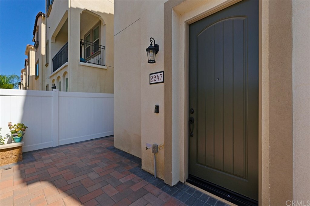 Property Photo:  2247 W Anacasa Way  CA 92804 