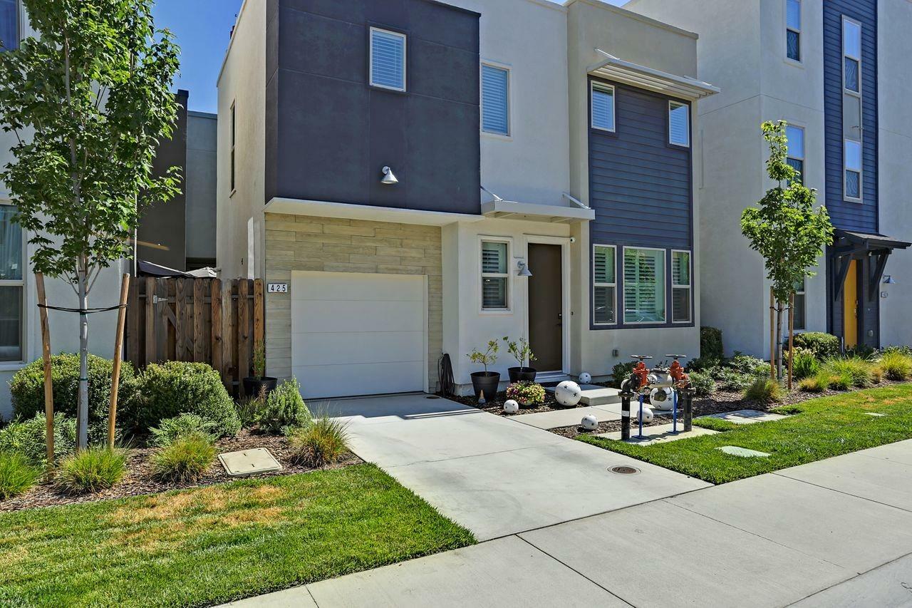 Property Photo: 425 Crate Avenue CA 95818