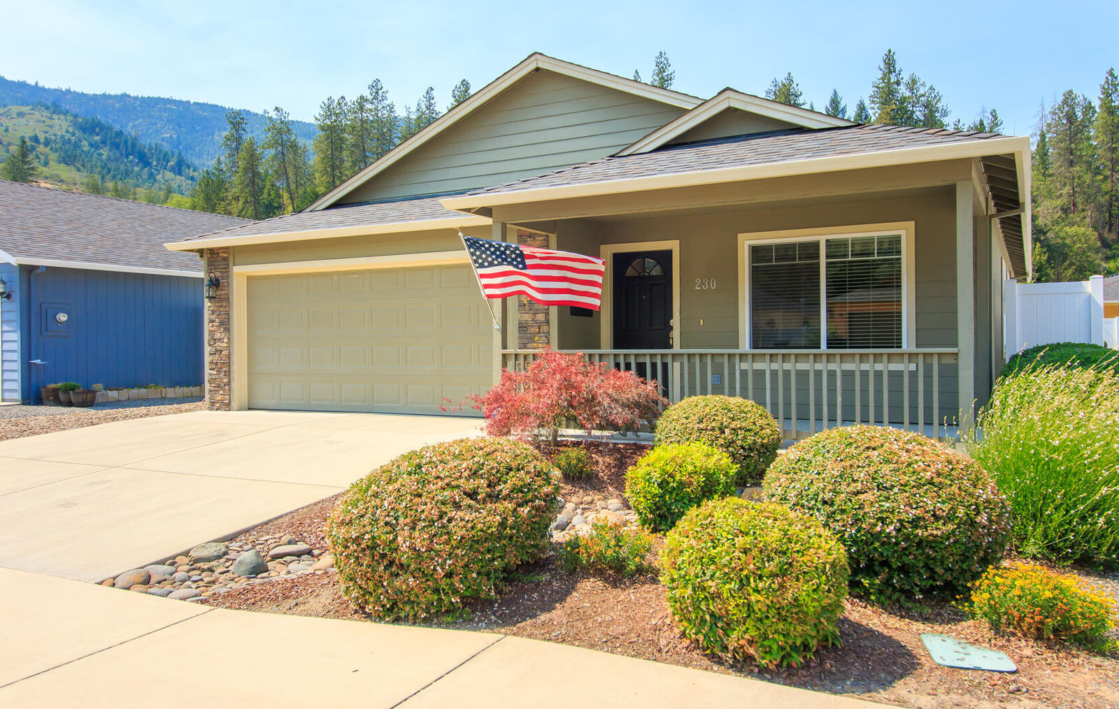 Property Photo: 230 Westbrook Drive OR 97537