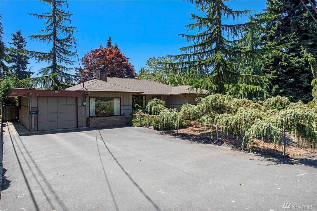 Property Photo: 2121 SW 169th St WA 98166