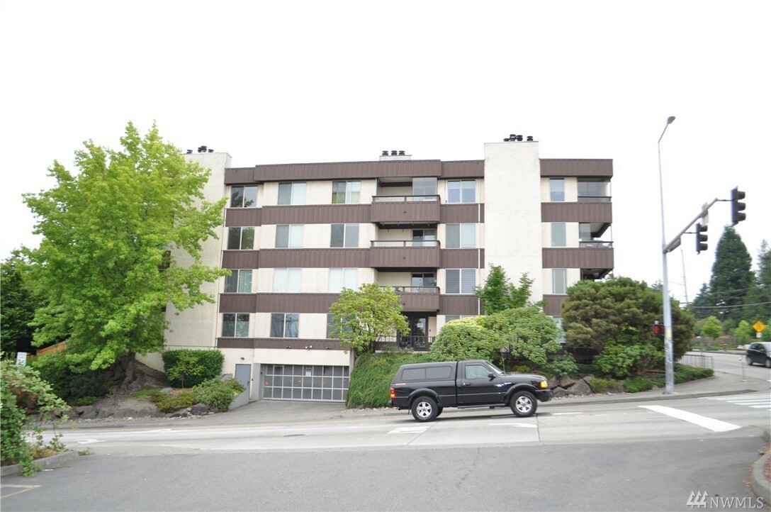 Property Photo:  3421 SW Roxbury St 108  WA 98126 