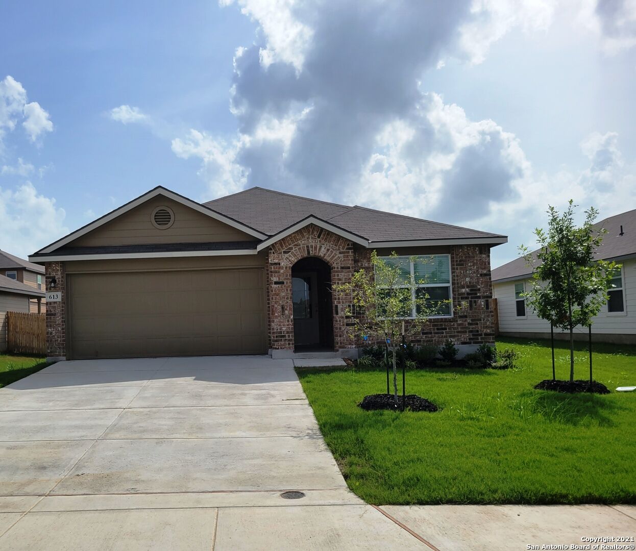 Property Photo: 613 Great Plains TX 78108