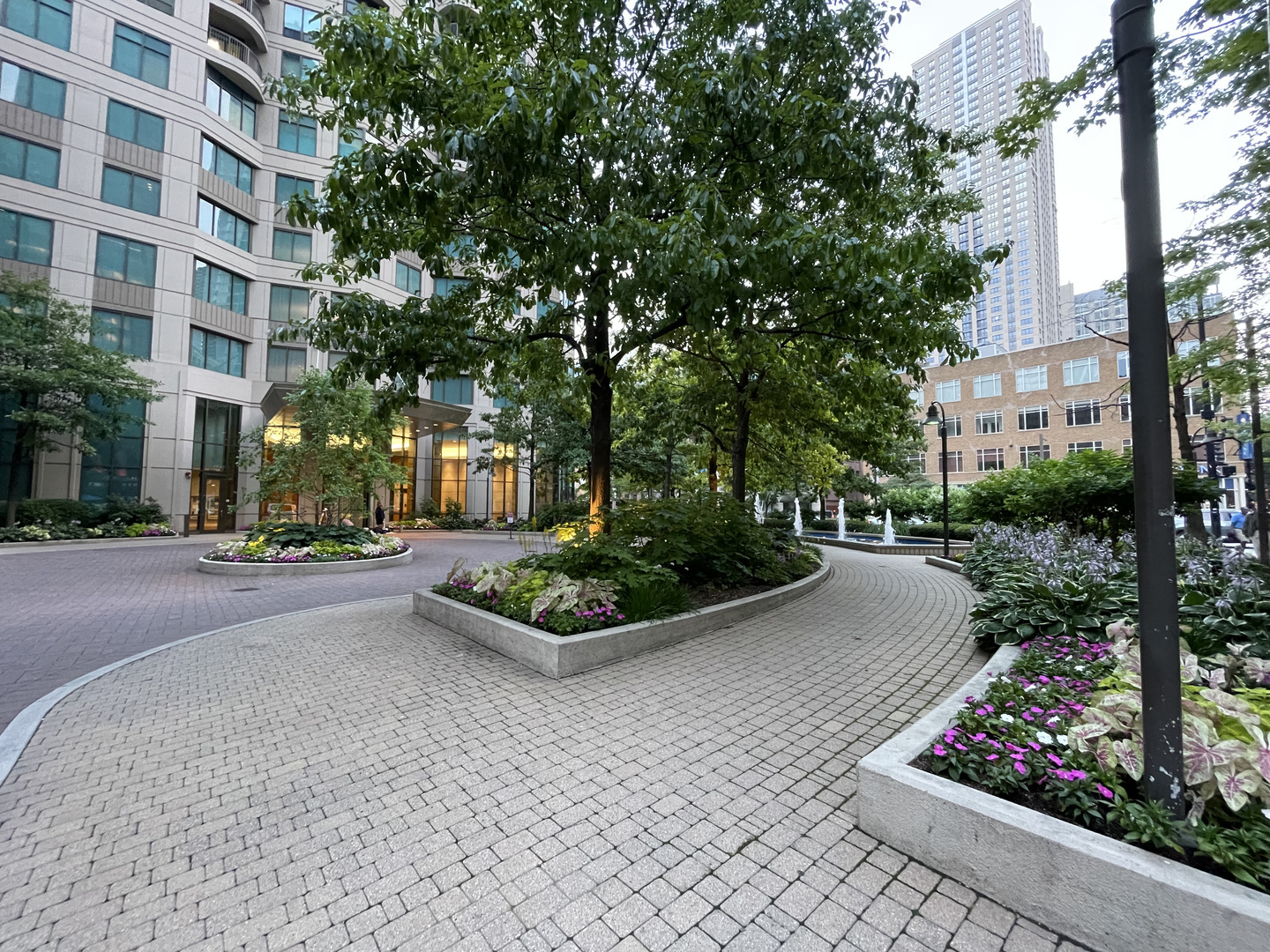 Property Photo:  400 N La Salle Drive 1604  IL 60654 