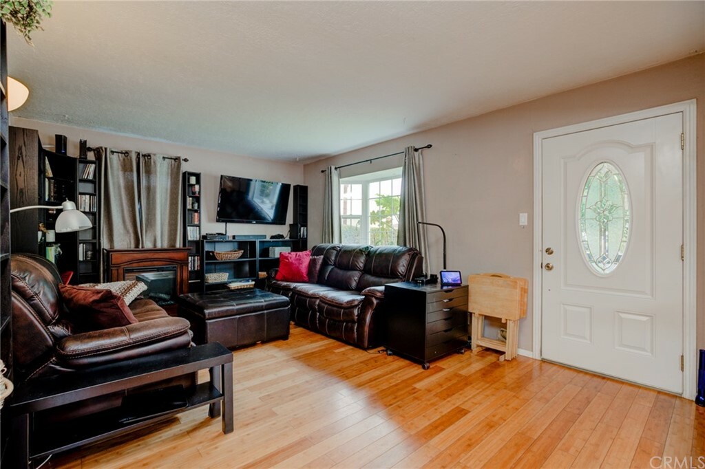 Property Photo:  1606 W 213th Street  CA 90501 