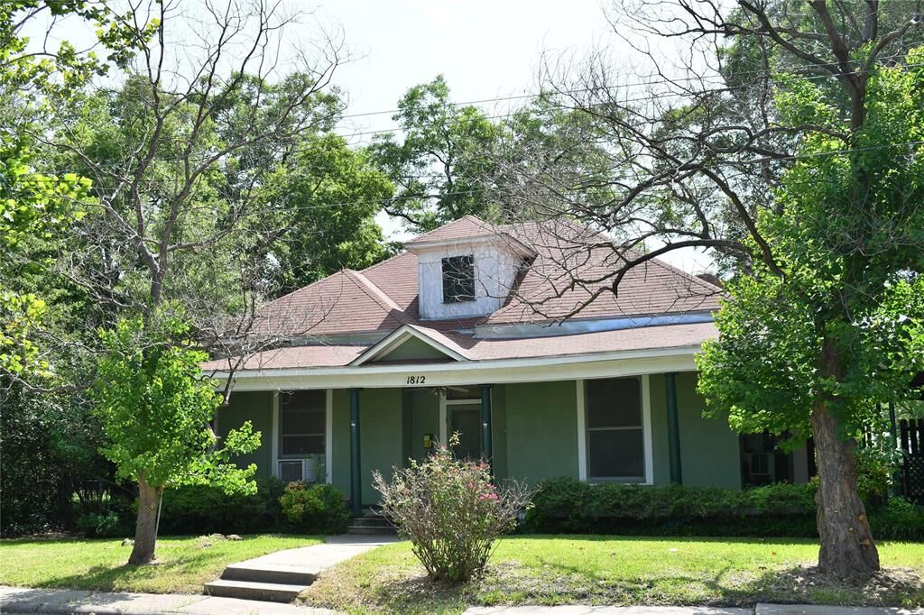 Property Photo:  1812 Washington Street  TX 75428 