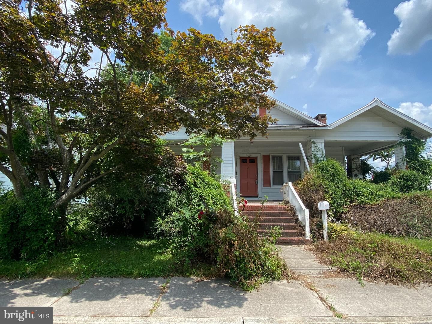 Property Photo:  305 Delaware Avenue  DE 19940 