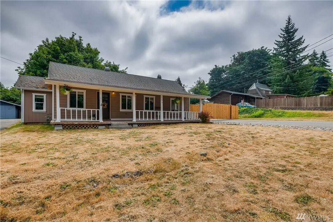 Property Photo:  1615 Sidney Ave  WA 98366 