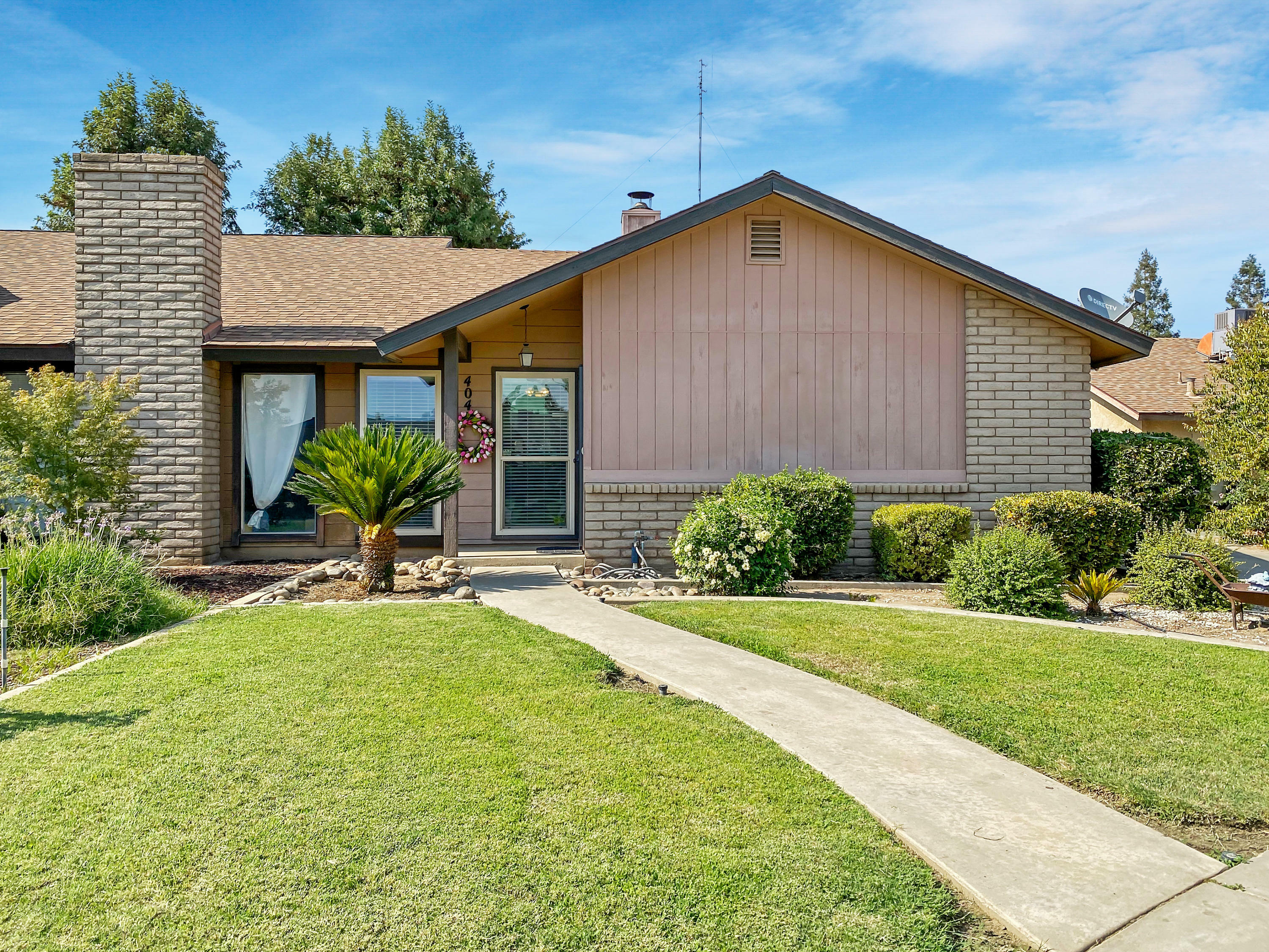 Property Photo:  4040 W Sunnyside Court  CA 93277 