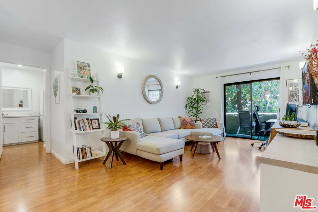 Property Photo:  1351 N Orange Drive 110  CA 90028 