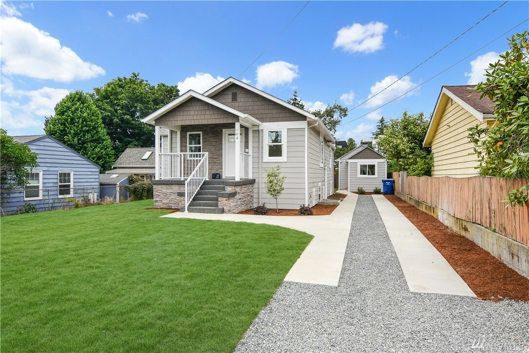 Property Photo: 106 N 100th St WA 98133