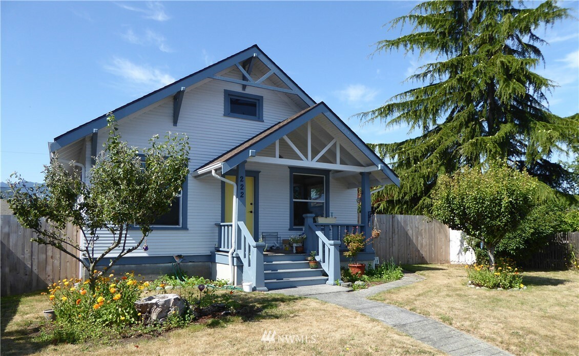 Property Photo:  222 W Third Street  WA 98362 