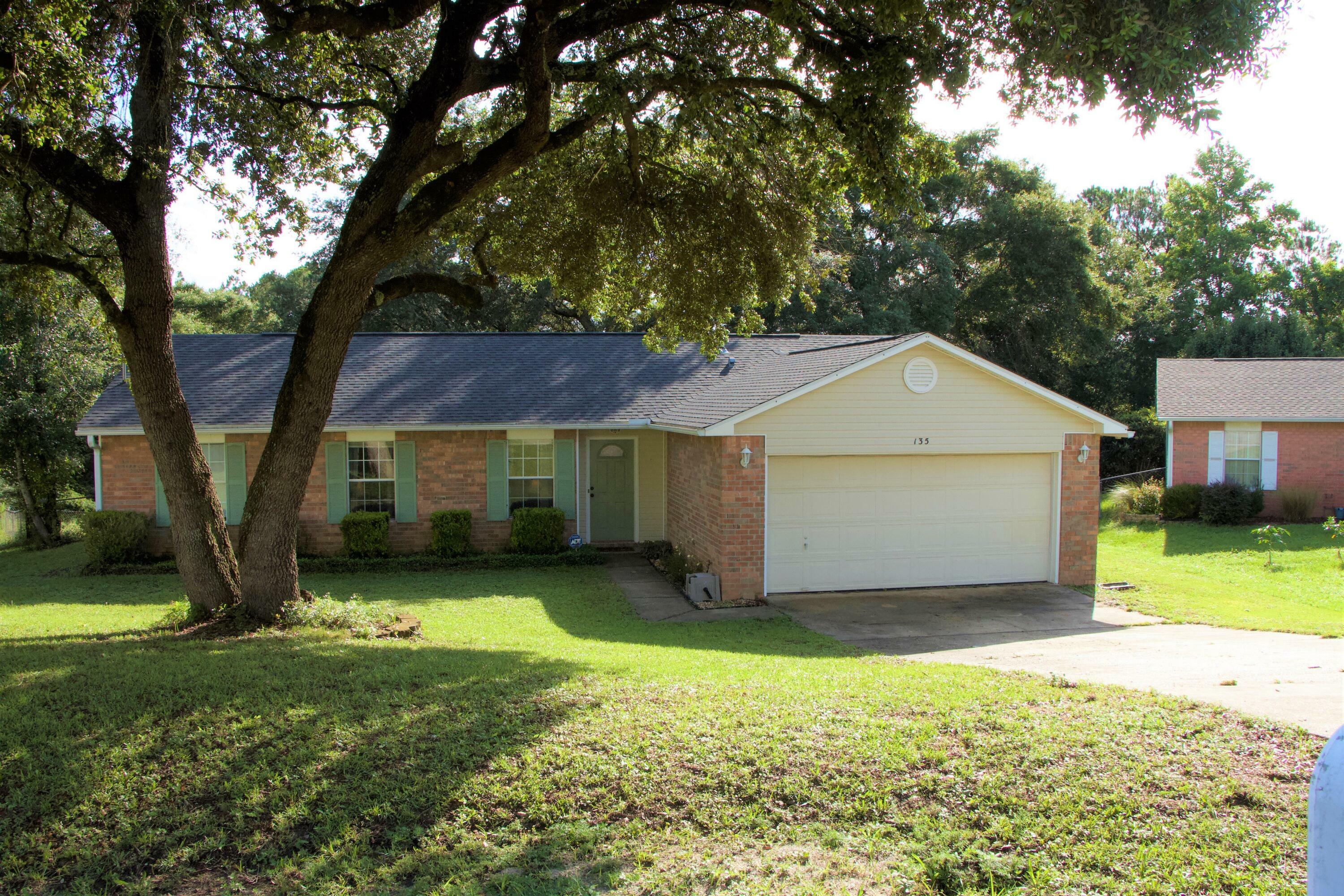 Property Photo: 135 Louise Drive FL 32536