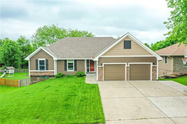 Property Photo:  403 Newport Drive  MO 64089 