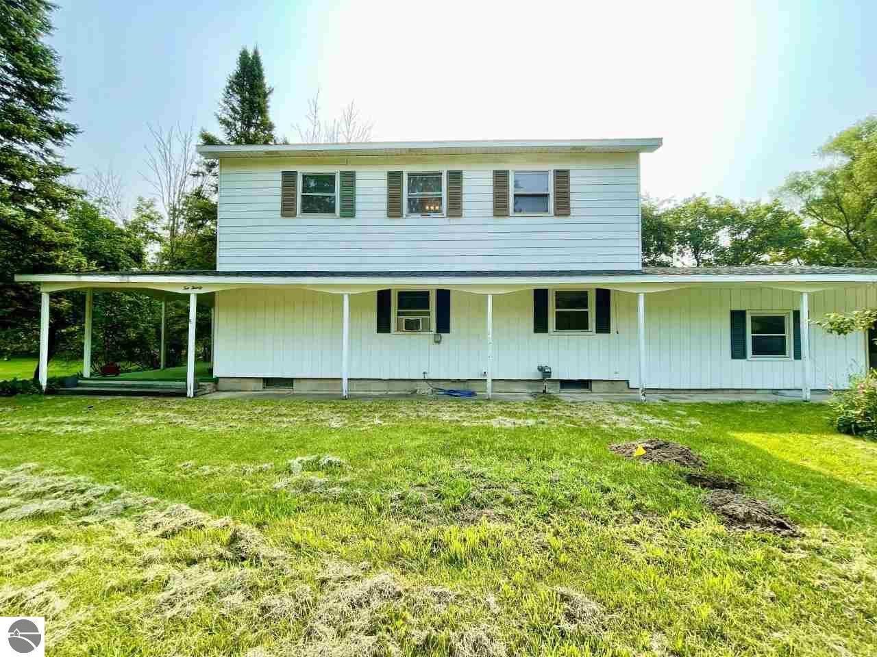 Property Photo:  1020 Euclid  MI 48801 