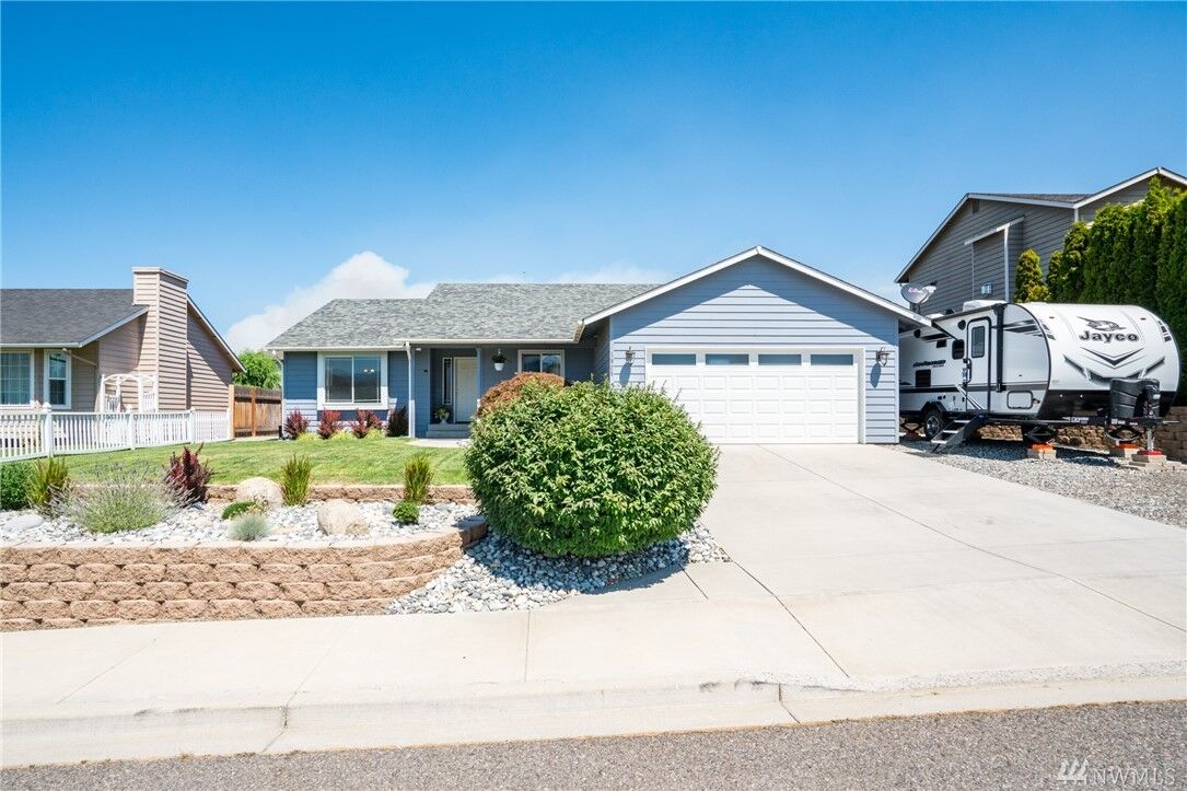 Property Photo:  1925 Bluegrass Ave  WA 98802 