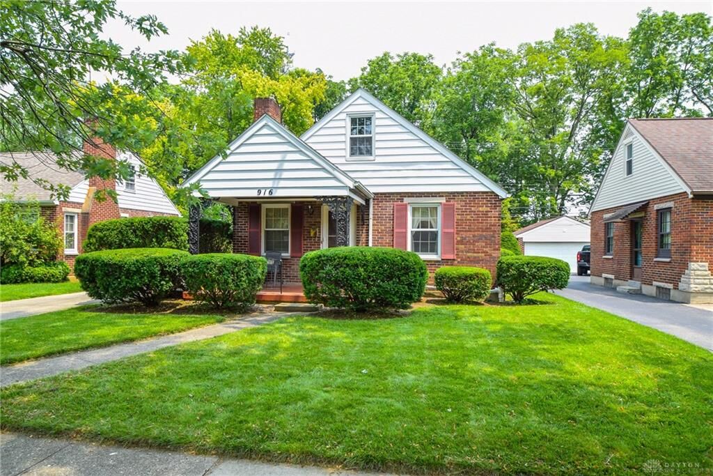 Property Photo:  916 Acorn Drive  OH 45419 