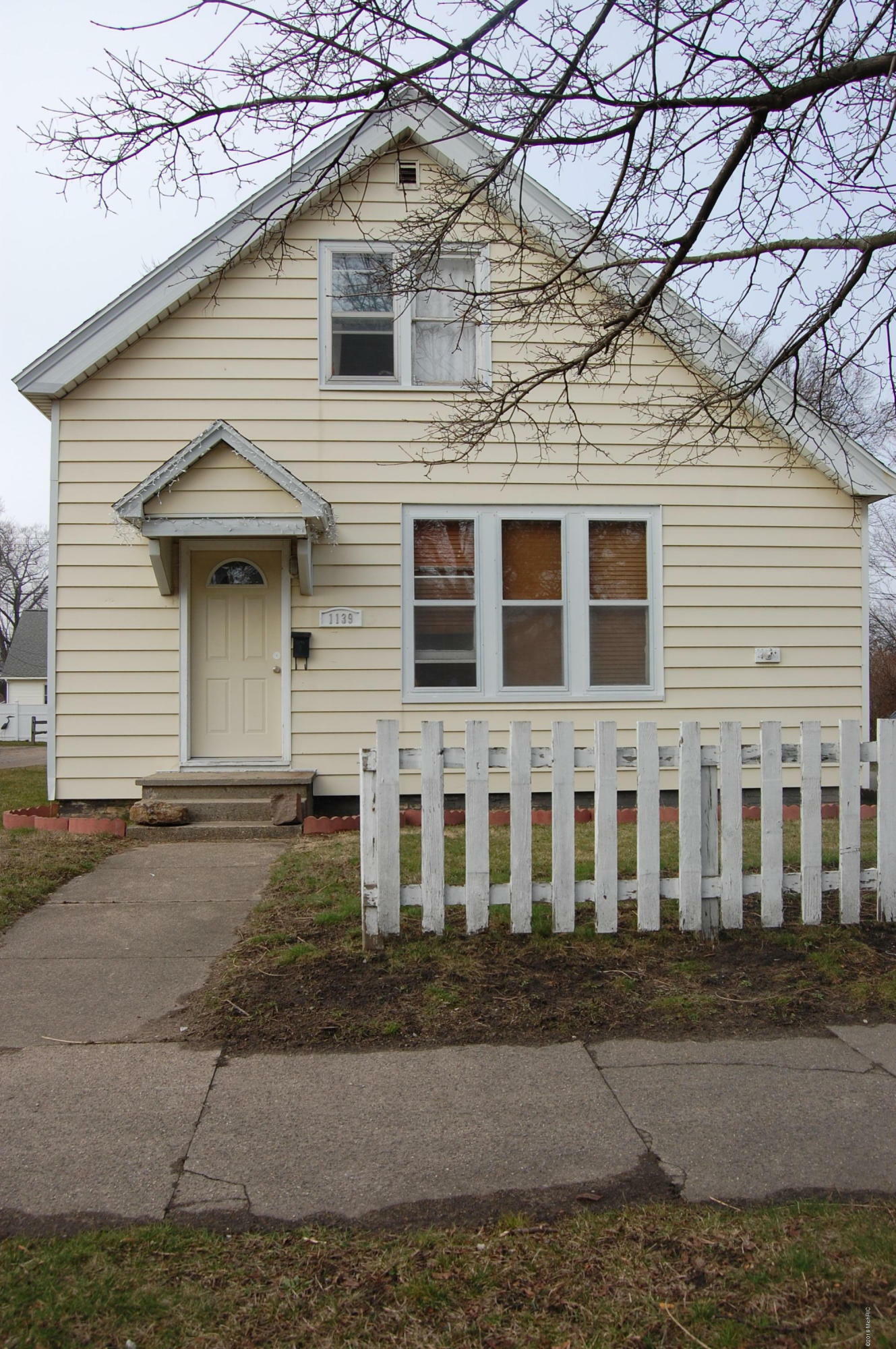 Property Photo:  1139 Washington Avenue  MI 49417 