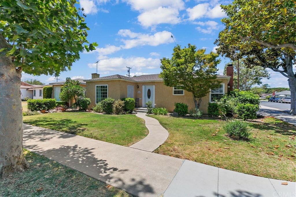 Property Photo: 6095 Lemon Avenue CA 90805