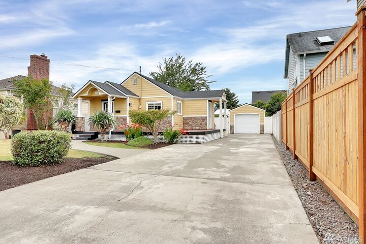 Property Photo: 1115 Lafromboise St WA 98022