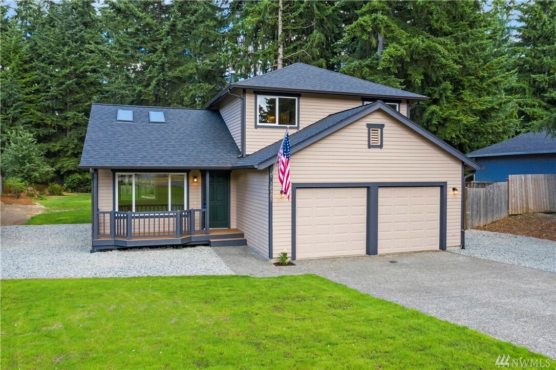 Property Photo:  10905 209th Ave E  WA 98391 