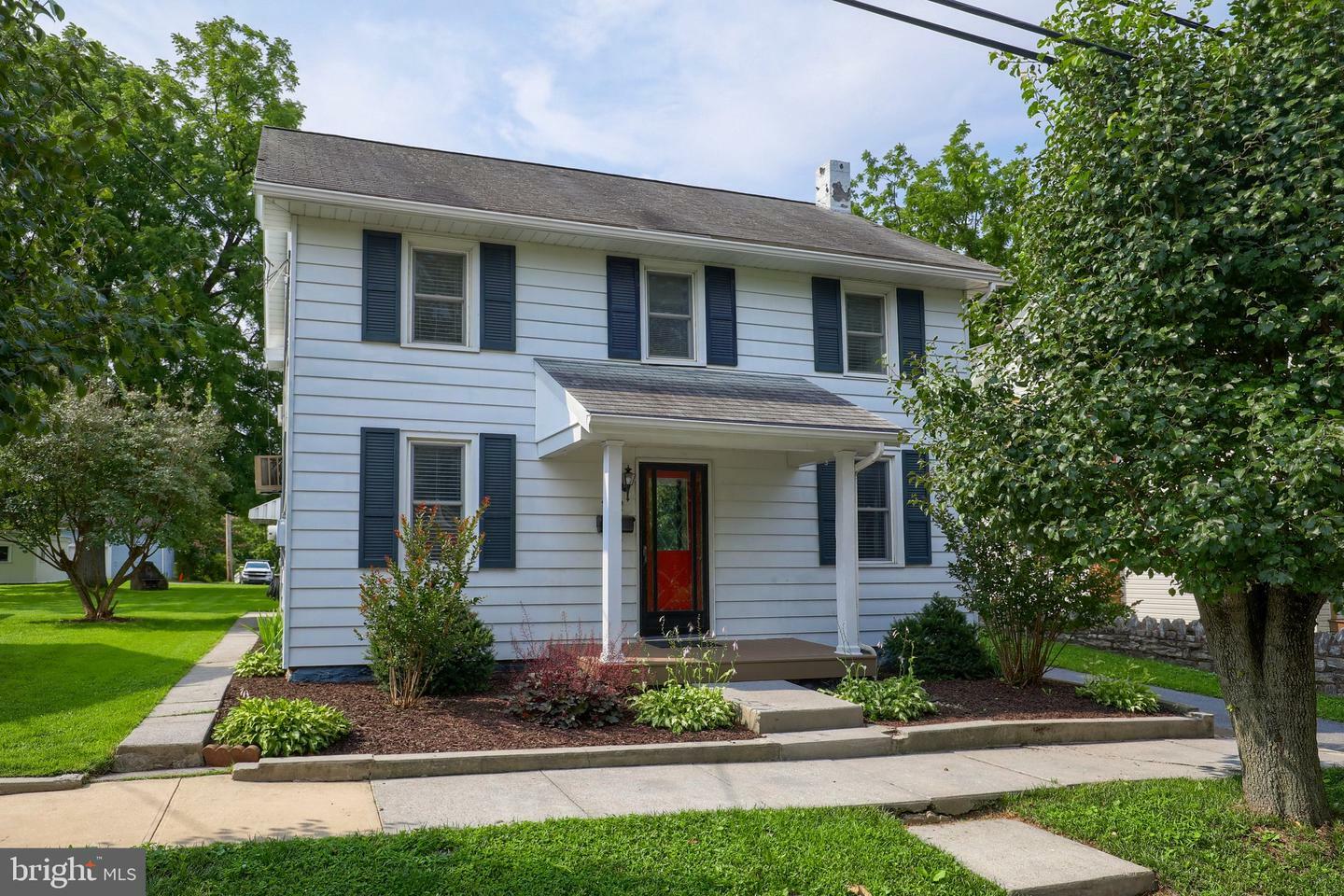 Property Photo: 122 W Main Street PA 17033