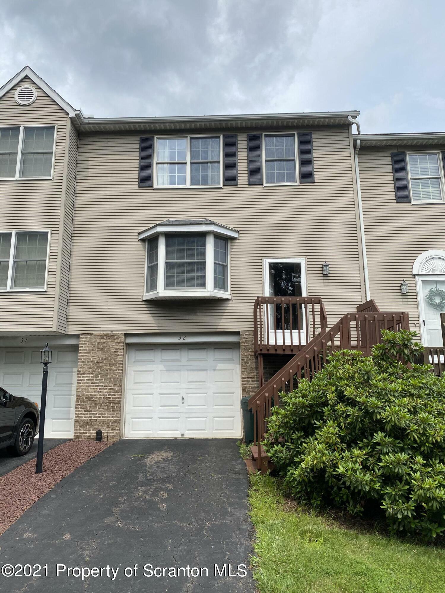 Property Photo:  32 Briarwood Way  PA 18411 