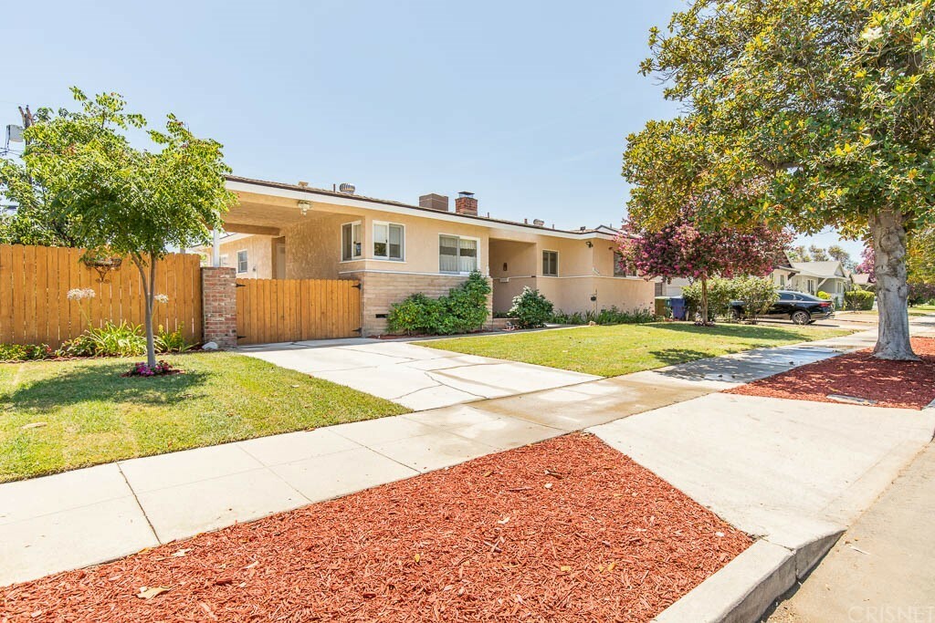 Property Photo:  19534 Hamlin Street  CA 91335 