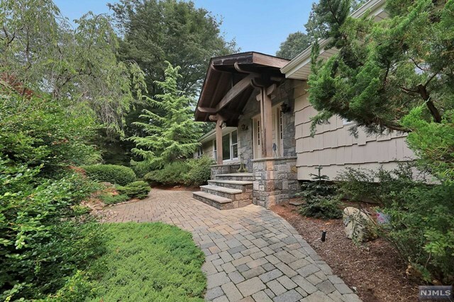 Property Photo: 8 Edge Hill Court NJ 07677