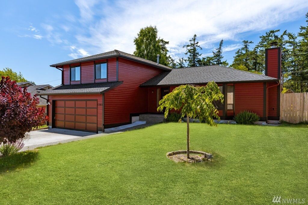 Property Photo:  1365 SW Looking Glass Lp  WA 98277 
