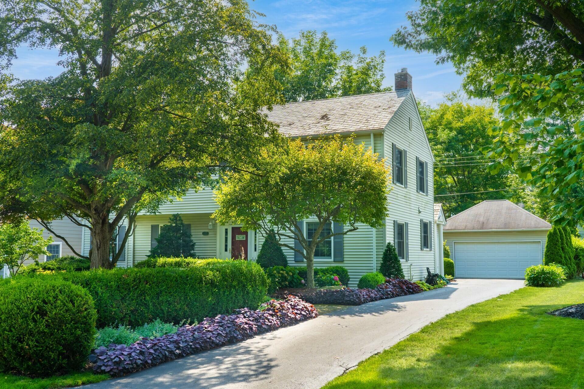 Property Photo: 2605 Kent Road OH 43221