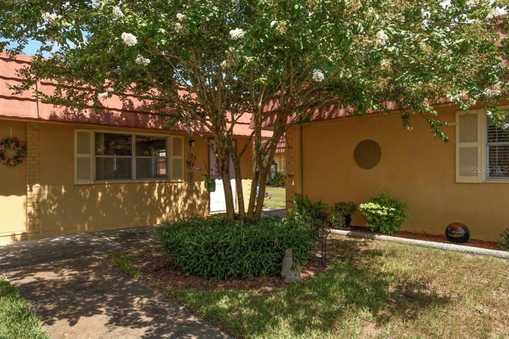 Property Photo:  202 Bedford Trail 106  FL 33573 