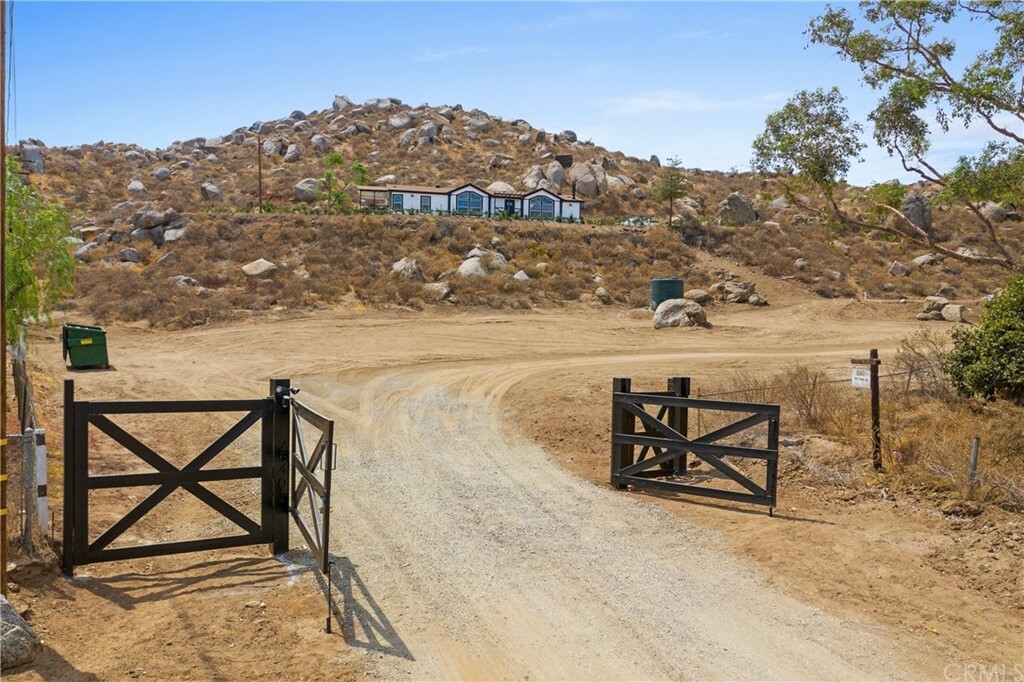 Property Photo:  25401 Echo Valley Road  CA 92548 