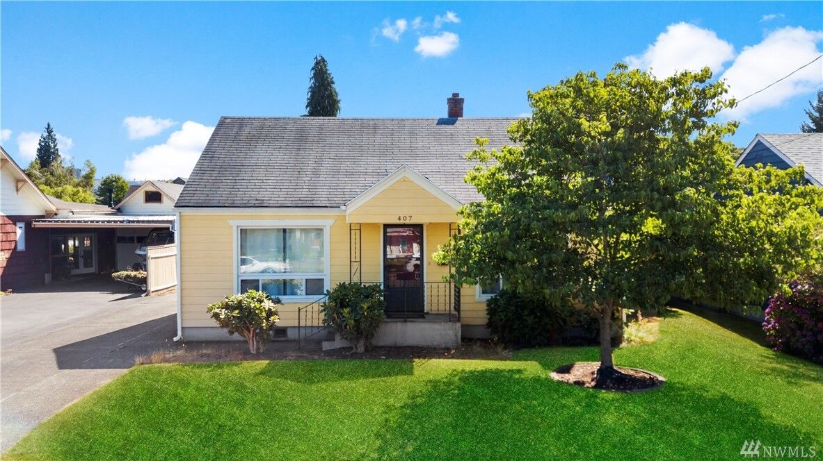 Property Photo:  407 Alder Ave  WA 98390 