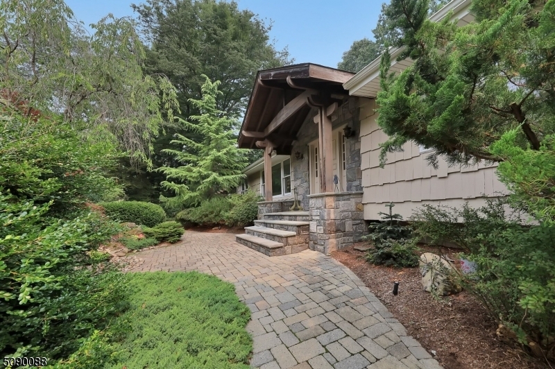 Property Photo: 8 Edge Hill Ct NJ 07677