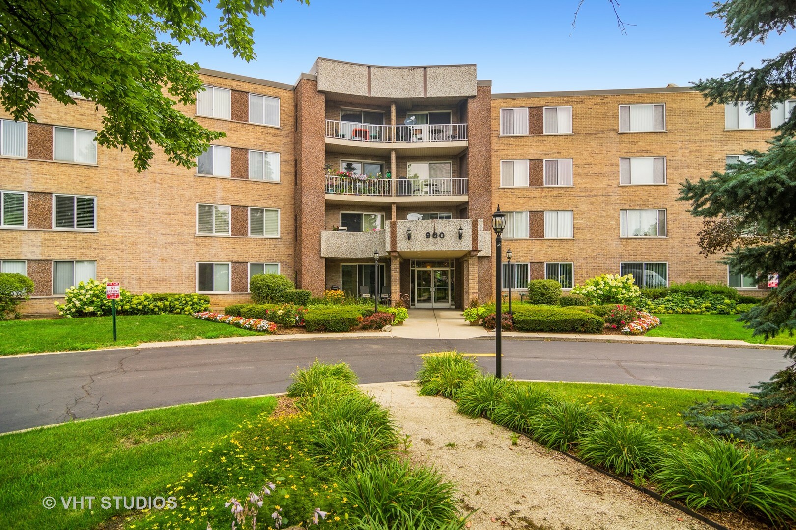 Property Photo:  900 E Wilmette Road 424  IL 60074 