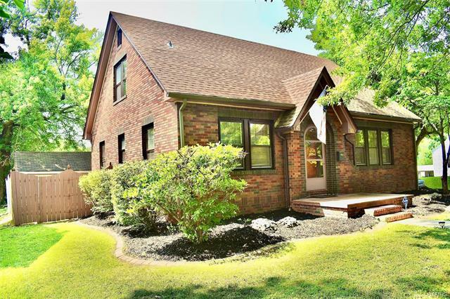 Property Photo: 1119 Douglas Street 62002