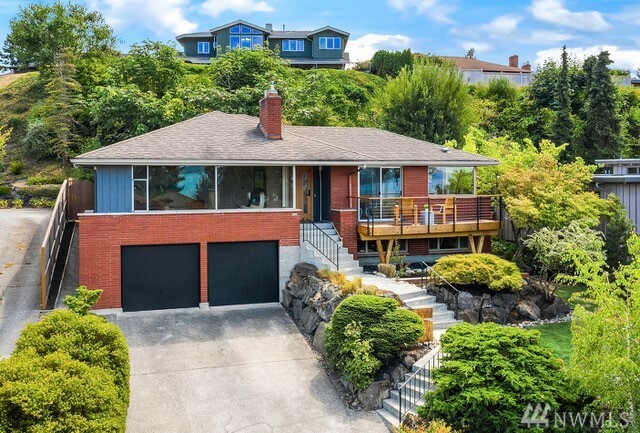 Property Photo: 8720 Fauntlee Crest SW WA 98136
