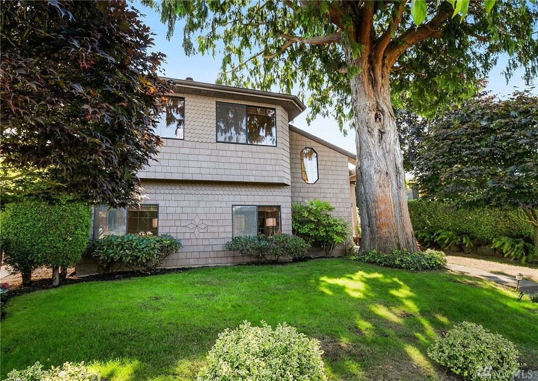 Property Photo: 2734 48th Ave SW WA 98116